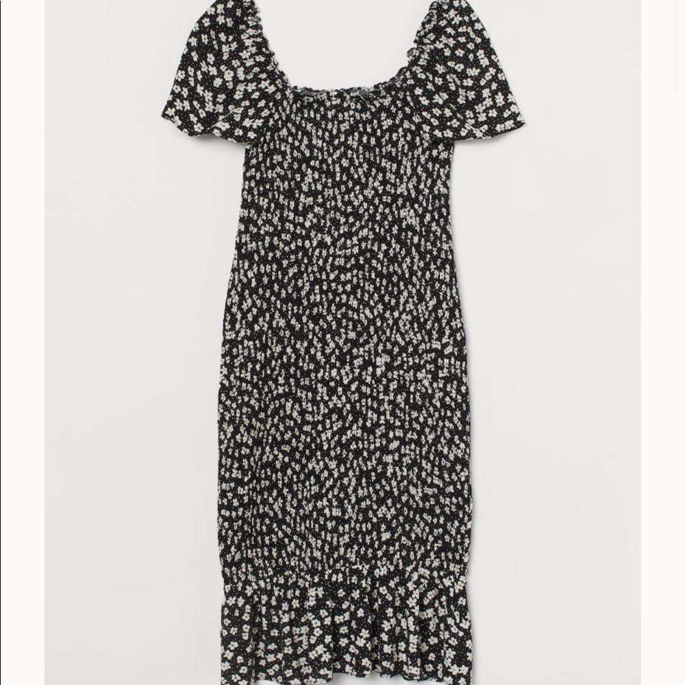 H and M Mama black and white floral smock dress. Worn once to baby shower